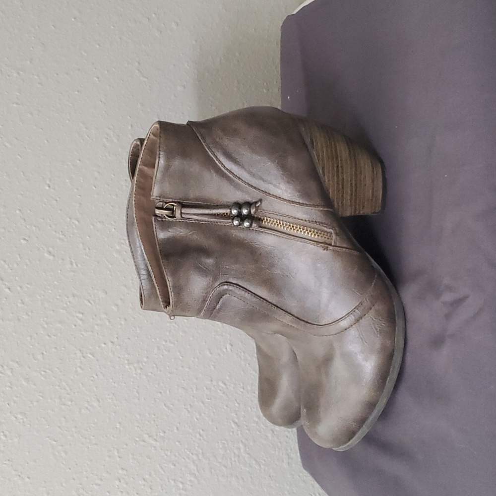Shi Booties - Picture 2 of 5